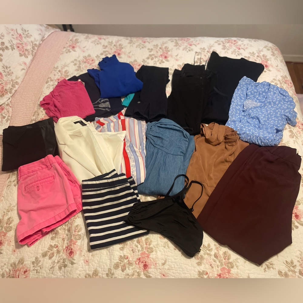 17 pcs lot of summer women’s clothes: Lululemon, Dex, Uniqlo, j crew, old navy